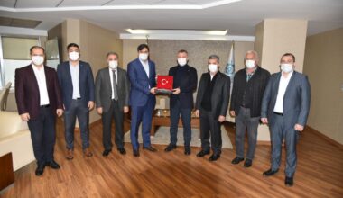 Başkan Büyükakın, BEM BİR SEN Genel Başkanı Uslu ve Şube Yönetimini Konuk Etti