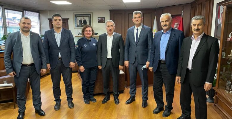 Gölcük Belediyesinde Üyelerimiz ve Başkan Ali Yıldırım Sezer İle Bir Araya Geldik.